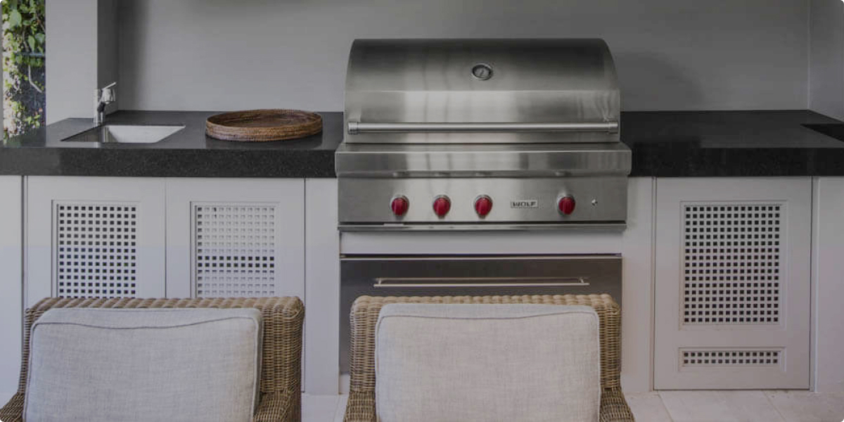 BBQ & OUTDOOR LIVING